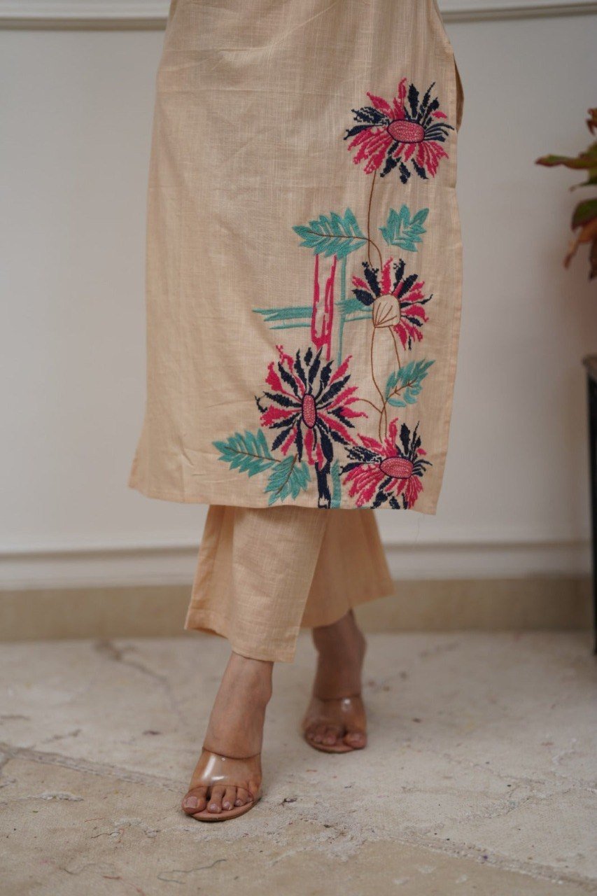 Sand Bloom Embroidered Kurta - Image 4